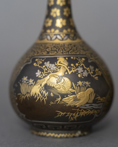 Japanese bronze pair of vases in Nuno-me zô-gan - 