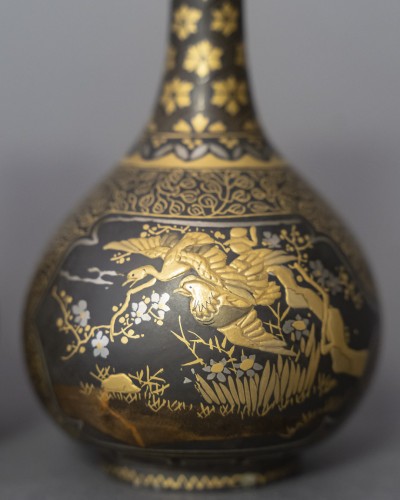 20th century - Japanese bronze pair of vases in Nuno-me zô-gan