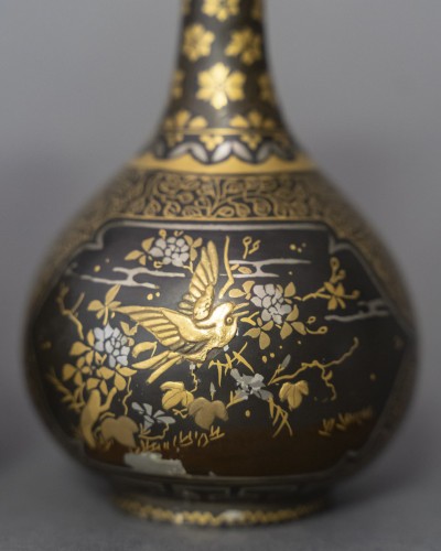 Japanese bronze pair of vases in Nuno-me zô-gan - 