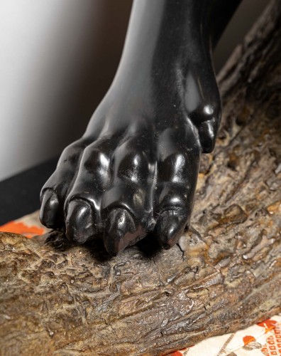 Decorative Objects  - A bronze group of a panther on a branch