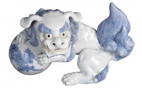 Imposant shishi en porcelaine d'Hirado