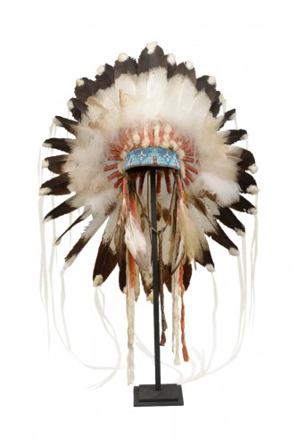 A native american warbonnet