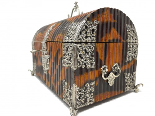 Objects of Vertu  - Peruvian casket