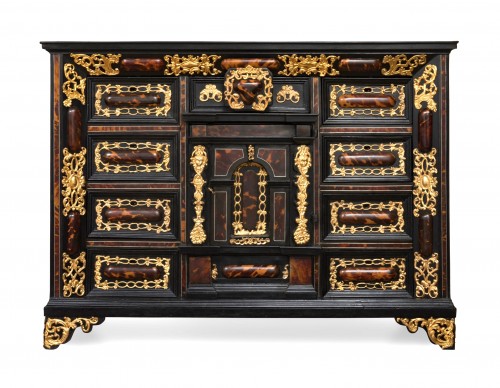 A 17th c. Italian collector&#039;s table cabinet
