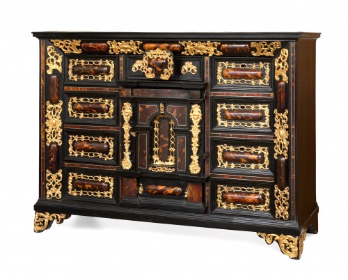 A 17th c. Italian collector&#039;s table cabinet - Furniture Style Louis XIV
