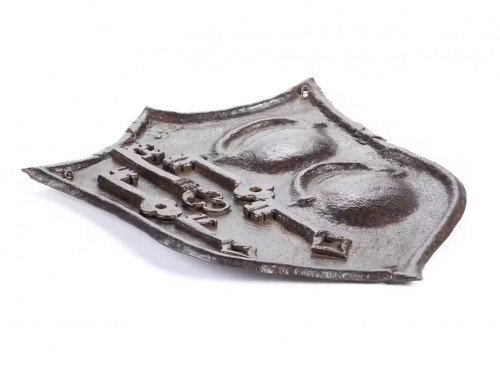Curiosities  - Metalworker&#039;s workshop shield