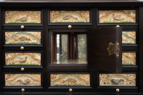 AN ANTWERP COLLECTOR&#039;S CABINET - 