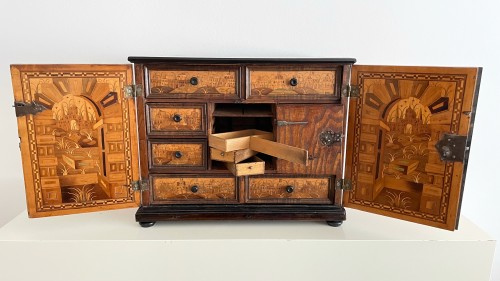 An Augsburg table cabinet - 