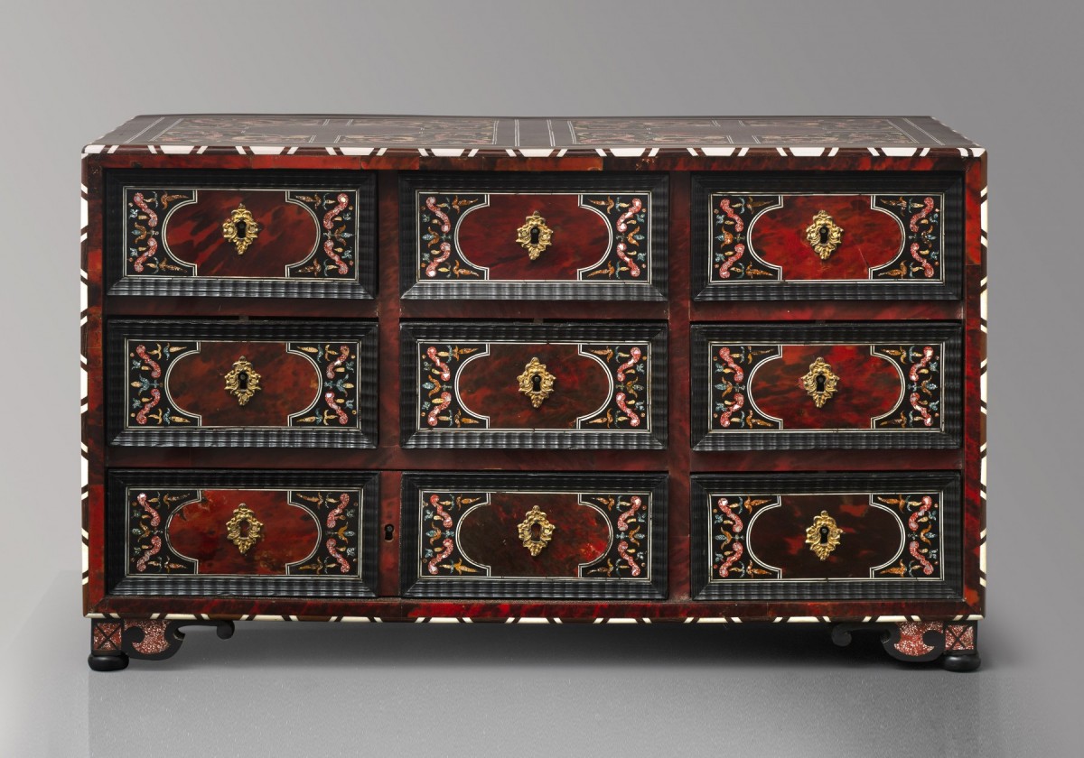 AN ANTWERP Or BRUSSELS INLAID LACQUER AND TORTOISESHELL TABLE CABINET AN ANTWERP Or BRUSSELS INLAID LACQUER AND TORTOISESHELL TABLE CABINET