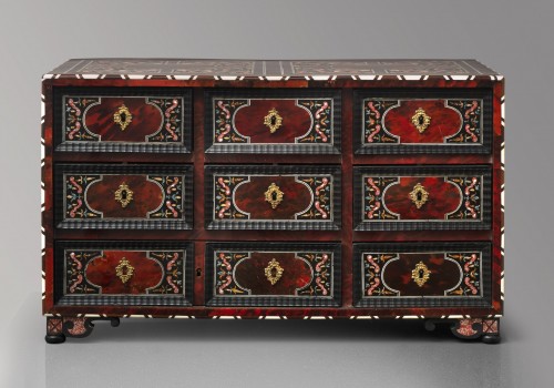 17th century - AN ANTWERP or BRUSSELS INLAID LACQUER AND TORTOISESHELL TABLE CABINET