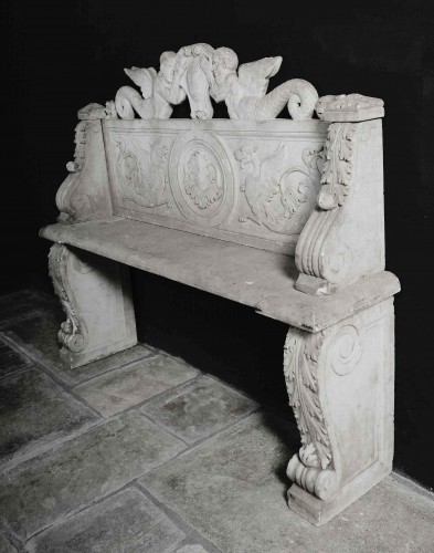 Rare Beautifully Decorated Marble Bench, Carrara Marble, Tuscany, E, 17th  - Architectural & Garden Style Louis XIV