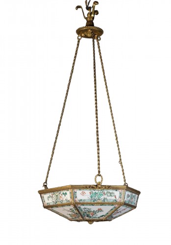 Rare lampe en porcelaine avec monture en bronze Charles X, Paris, début 19e s.