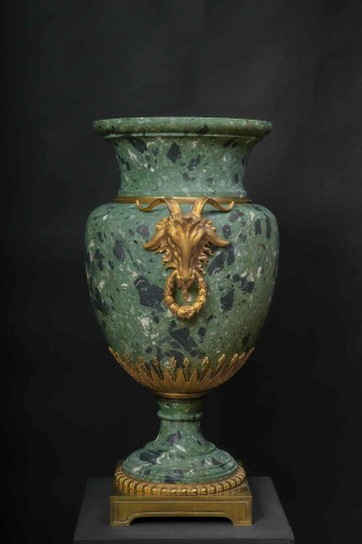 Important Scagliola Vase With Gilt Bronzes, Rome, Mid-19th Century - Decorative Objects Style Restauration - Charles X