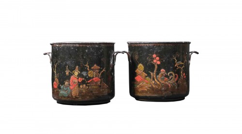 Paire de cache-pots chinoise en tôle laquée, France milieu du 18e siècle