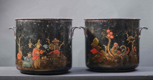 Pair of Chinese tôle peint cachepots, France, mid 18th century. - Decorative Objects Style French Regence