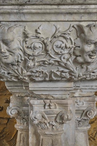 Importante fontaine Renaissance de Pierre Blanche, Bourgogne, XVIe siècle - Renaissance