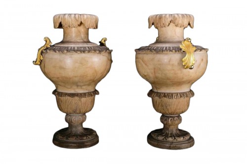 Pair of big alabaster vases, Italy, 1st half 18th century