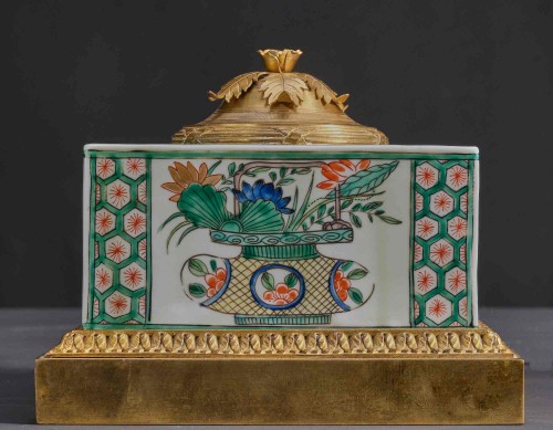 Decorative Objects  - Neoclassical gilted bronze Inkwell With chinese Porcelain, England ca 1800