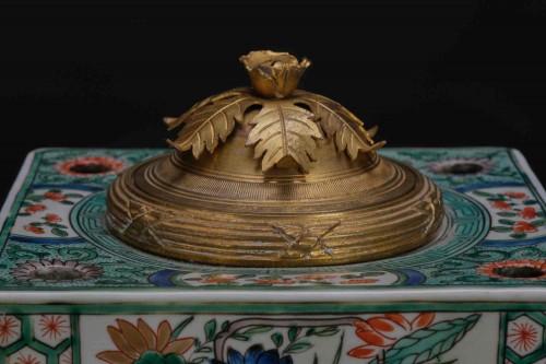 19th century - Neoclassical gilted bronze Inkwell With chinese Porcelain, England ca 1800