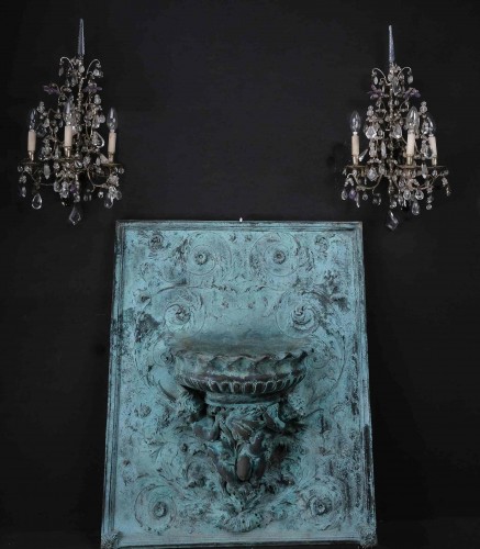 Panneau de bronze décoratif avec une jardiniére en coquillages, Angleterre vers 1830 - Matériaux & Architecture Style Restauration - Charles X