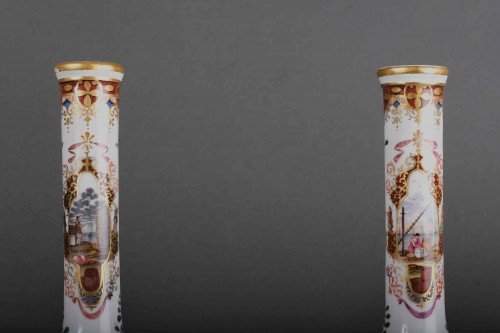 Paire de vases bouteilles, marque sous glaçure "Augustus Rex", probablement Saxe 19e - Uwe Dobler Interiors