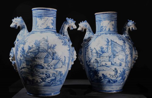 Pair Of Important Vases In White And Blue, Savona factory late 17th - Porcelain & Faience Style Louis XIV