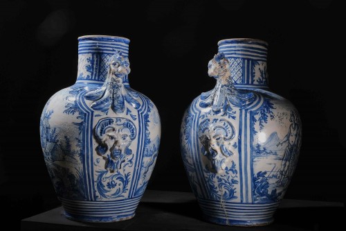 17th century - Pair Of Important Vases In White And Blue, Savona factory late 17th