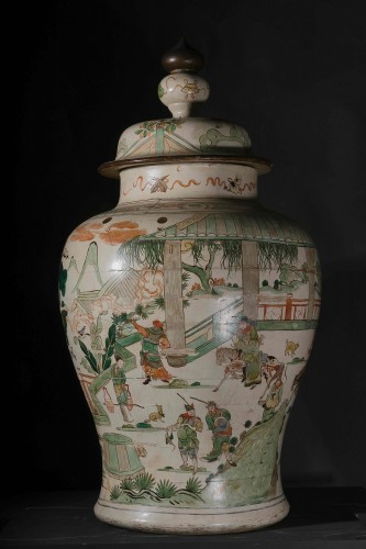 Objet de décoration  - Paire de grands vases en bois avec décoration en laque