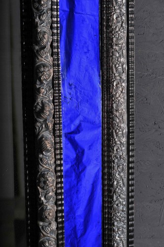 Grand miroir à parclose en laiton repoussé et argenté, France 19e siècle - Uwe Dobler Interiors