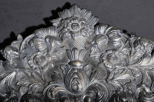 Grand miroir à parclose en laiton repoussé et argenté, France 19e siècle - Napoléon III