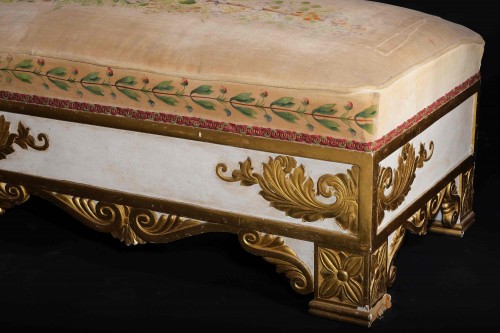 Grande banquette avec décoration en relief, Italie début 19e siècle - Restauration - Charles X