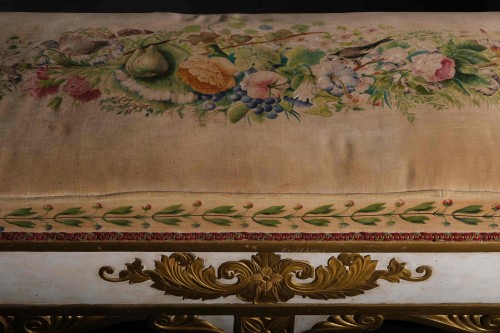 Restauration - Charles X - Grande banquette avec décoration en relief, Italie début 19e siècle