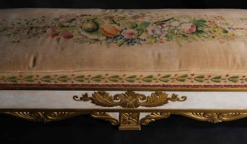 Antiquités - Grande banquette avec décoration en relief, Italie début 19e siècle