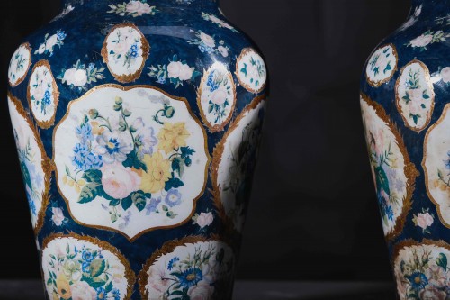 Paire de vases à couvercle en verre bleu foncé «Arte Povera», Piémont 19e siècle - Uwe Dobler Interiors