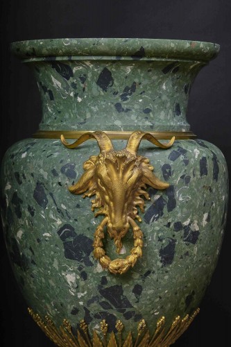 Important vase en scagliola et bronze doré, Rome milieu du 19e siècle - Uwe Dobler Interiors