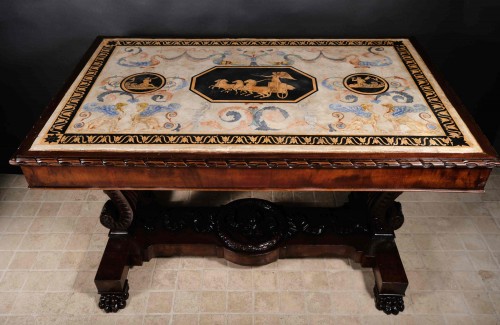 Importante table de milieu avec plateau en scagliola, Rome ou Naples vers 1840 - Mobilier Style Restauration - Charles X