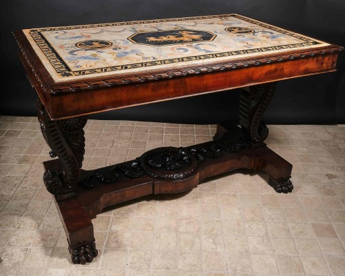 Mobilier Bureau et Secrétaire - Importante table de milieu avec plateau en scagliola, Rome ou Naples vers 1840