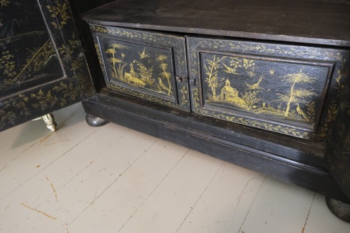 Petite armoire en laque de chine, France du sud 1ière moitié du 19e siècle - Uwe Dobler Interiors