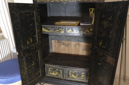 XIXe siècle - Petite armoire en laque de chine, France du sud 1ière moitié du 19e siècle