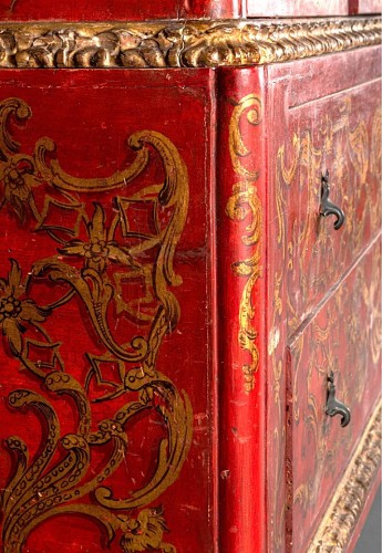 Louis XIV - Two-part Red Lacquered Cabinet With Gilt Decorations, Venice Circa 1750 