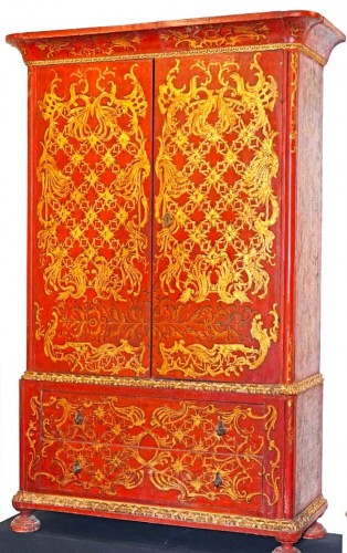 Antiquités - Two-part Red Lacquered Cabinet With Gilt Decorations, Venice Circa 1750 
