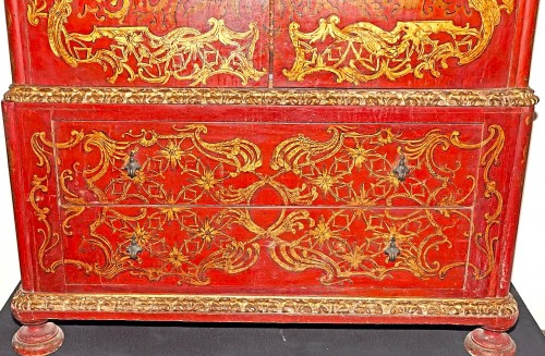 Antiquités - Two-part Red Lacquered Cabinet With Gilt Decorations, Venice Circa 1750 