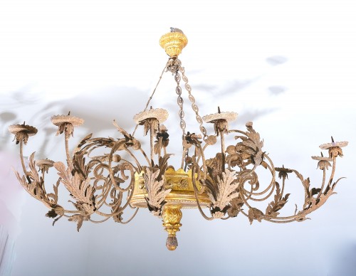 Large Italian Chandelier In Gilded Wood And Wrought Iron, Tuscany 18th  - Lighting Style Louis XIV