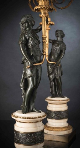 Luminaires Bougeoirs et Chandeliers - Paire de candélabres en bronze doré et patiné attr. Francois Remond, Paris vers 1790