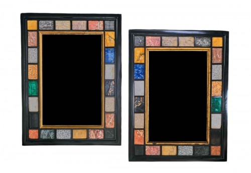 Paire de miroirs en marbre et incrustations de pierres semi-précieuses
