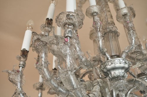 Large Murano chandelier in white glass, 18th century - Lighting Style Transition