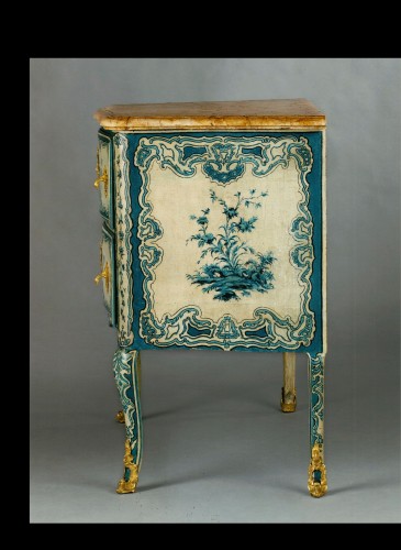 A blue and white painted piedmontese commode, ca. 1750 - French Regence