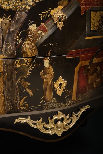 Napoléon III - Louis XV style Commode In Coromandel Lacquer - 2nd Part Of The XIXth Century