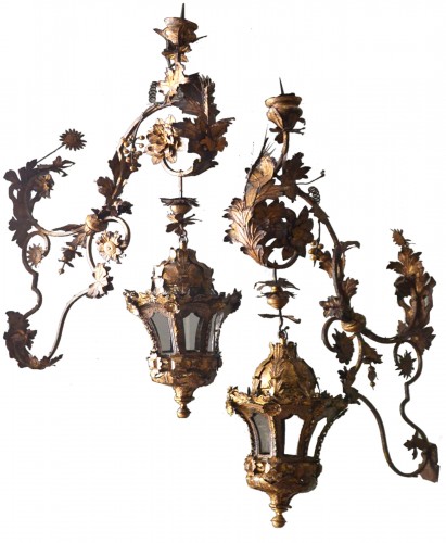 Pair of lanterns in wrought iron and gilded sheet metal, Tuscany 18th 
