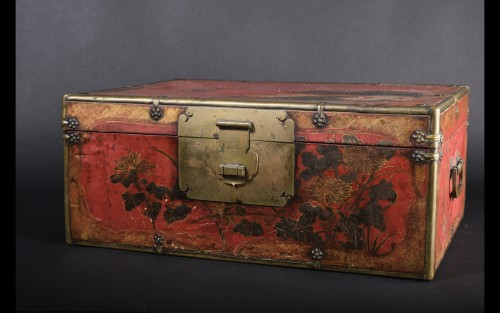 Red parchment painted Chinese cassette, China 18th century - Asian Works of Art Style 